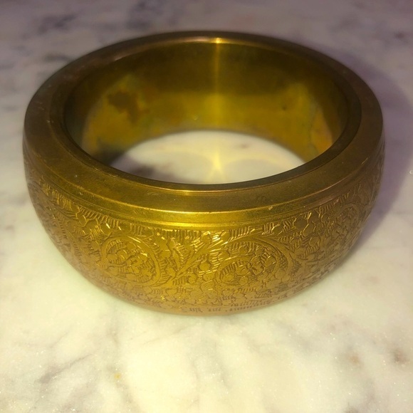 vtg Big Brass Floral Flower Eteched Engraved Wide Chunky Bangle 1.2” 8” Inside - Picture 2 of 8